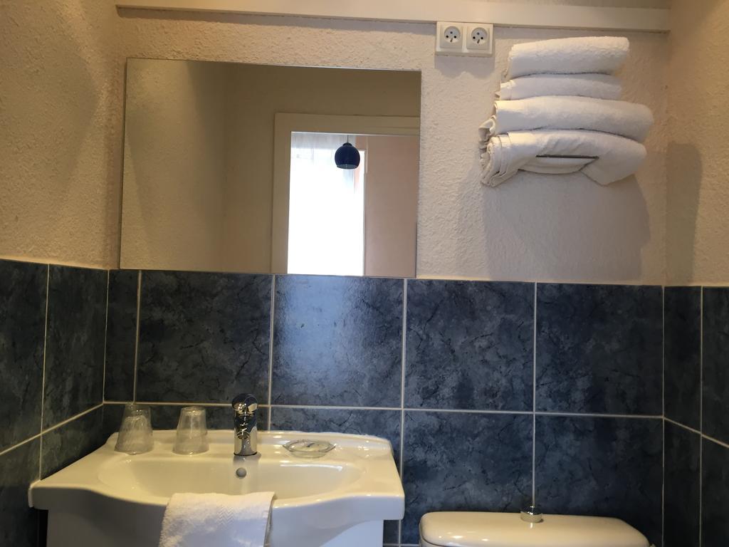 Hotel Le Faisan Montluçon Buitenkant foto